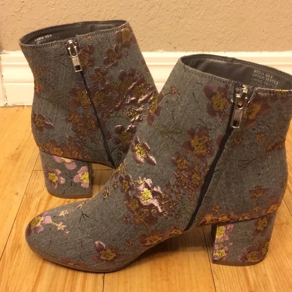 New Zigi soho Gray Floral Booties - Picture 3 of 8